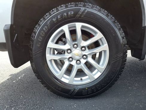 Used 2021 Chevrolet Silverado 1500 LT AWD/4WD image 11