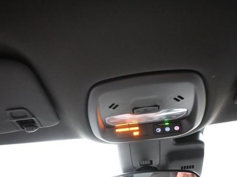 Used 2024 Chevrolet Trax RS FWD image 12