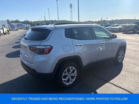 Used 2024 Jeep Compass Latitude AWD/4WD image 3