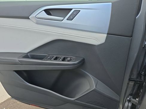 New 2026 Volkswagen Taos SE FWD image 11