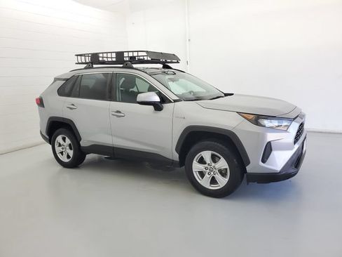 Used 2019 Toyota RAV4 LE w/ Carpet Mat Package AWD/4WD image 4