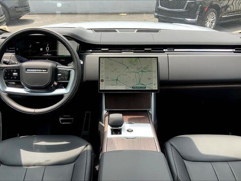 New 2025 Land Rover Range Rover SE image 13