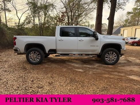 Used 2022 Chevrolet Silverado 2500 LT w/ Convenience Package image 16