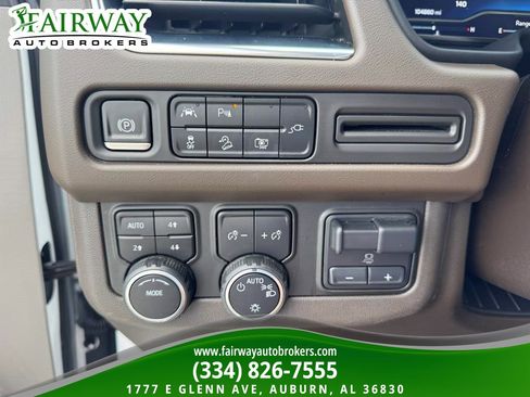 Used 2022 Chevrolet Tahoe Z71 w/ Luxury Package AWD/4WD image 17