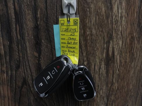 Used 2023 Chevrolet Bolt EUV Premier image 34