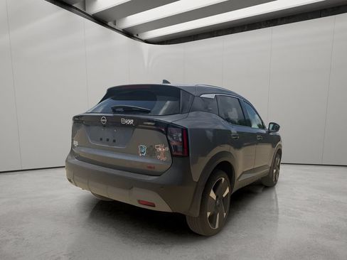 Used 2025 Nissan Kicks SR FWD image 6