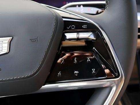 Certified 2025 Cadillac Escalade IQ Luxury 2 AWD/4WD image 23