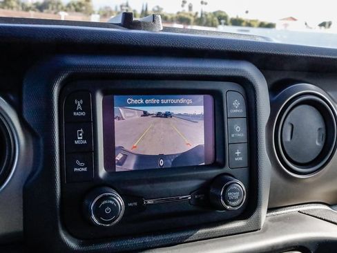 Used 2021 Jeep Gladiator Sport AWD/4WD image 29