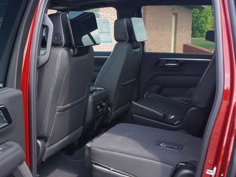 New 2025 Chevrolet Suburban Premier image 27