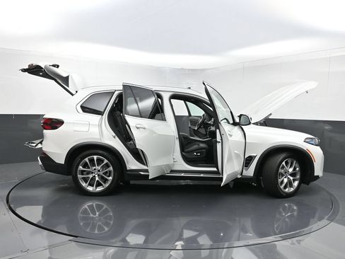 Used 2024 BMW X5 xDrive40i w/ Premium Package AWD/4WD image 38