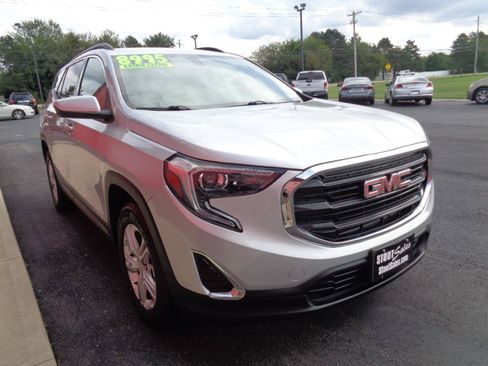 Used 2018 GMC Terrain SLE w/ Driver Convenience Package FWD image 4