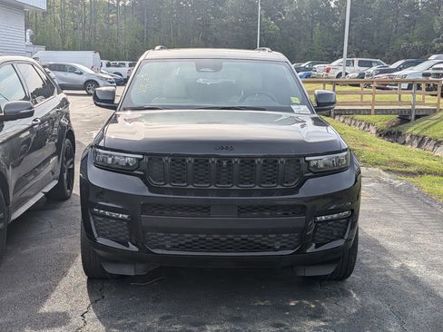 Used 2024 Jeep Grand Cherokee L Limited w/ Luxury Tech Group II image 2