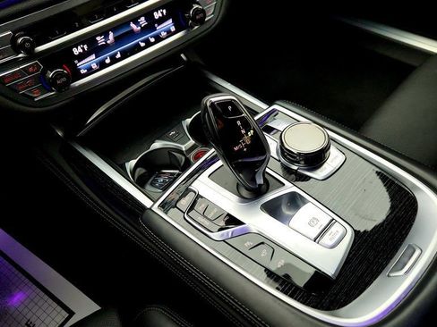 Used 2022 BMW 750i xDrive w/ Executive Package AWD/4WD image 17