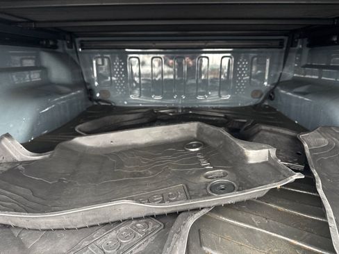 Used 2024 Jeep Gladiator Sport image 11