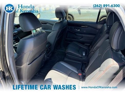 Used 2025 Honda Pilot TrailSport image 5