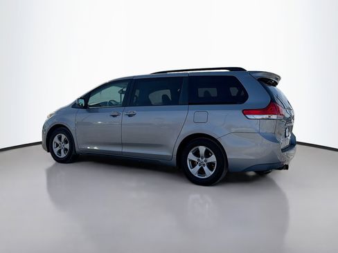 Used 2013 Toyota Sienna LE image 12