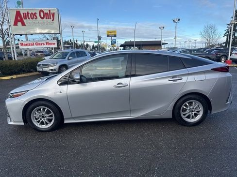 Used 2017 Toyota Prius Prime Advanced image 8