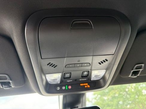 Used 2025 Cadillac XT6 Luxury AWD/4WD image 13