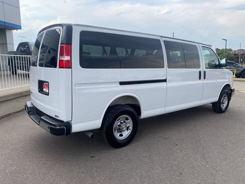 Used 2025 Chevrolet Express 3500 LT w/ LT Preferred Equipment Group RWD image 4