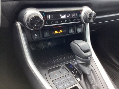 Used 2024 Toyota RAV4 XLE image 21