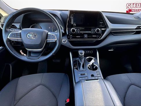 Used 2024 Toyota Highlander LE image 7