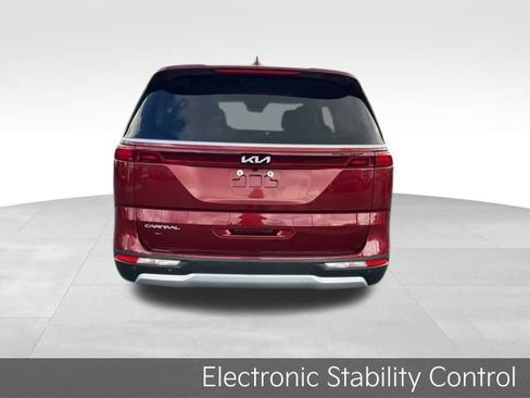 Certified 2024 Kia Carnival LX image 7