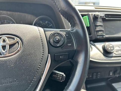 Used 2018 Toyota RAV4 XLE AWD/4WD image 36