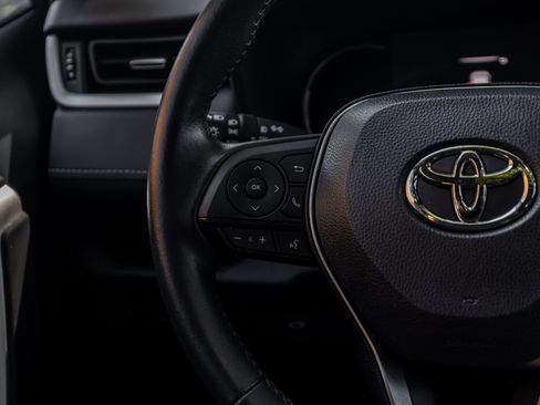 Used 2023 Toyota RAV4 XLE Premium FWD image 7