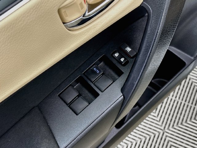 Used 2019 Toyota Corolla LE FWD image 17