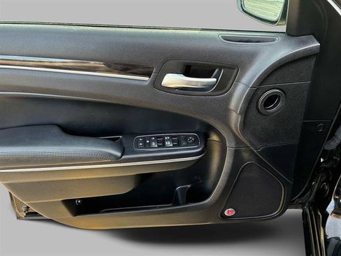 Used 2016 Chrysler 300 Limited w/ 300 Premium Group image 18