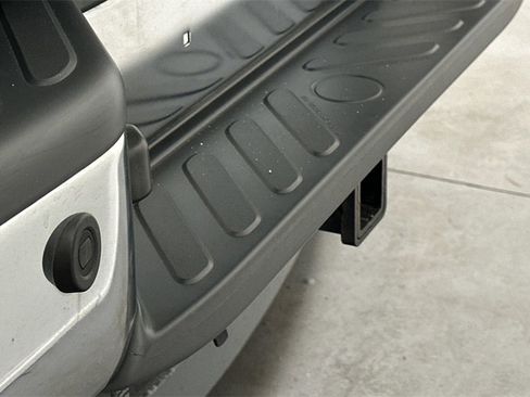 Used 2020 Nissan Frontier SV image 16