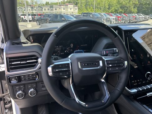 New 2026 GMC Yukon Denali w/ Denali Reserve Package AWD/4WD image 18