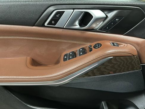 Used 2022 BMW X5 xDrive40i w/ Premium Package image 10