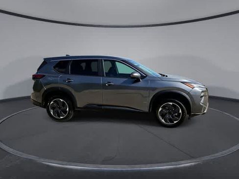 Used 2024 Nissan Rogue SV FWD image 9