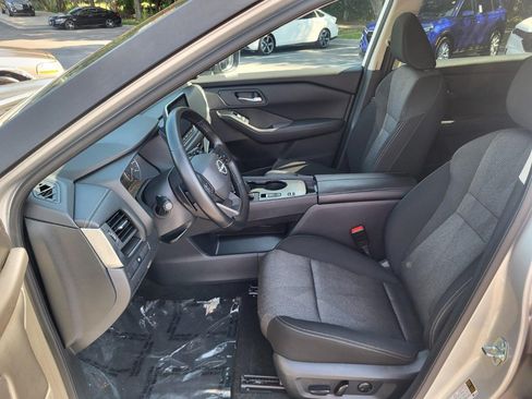 Used 2025 Nissan Rogue SV FWD image 12