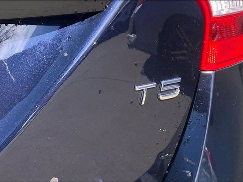 Used 2017 Volvo V60 T5 Platinum w/ Climate Package image 10