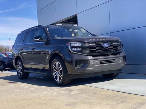 Used 2025 Ford Expedition Active image 1