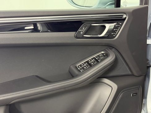 New 2026 Porsche Macan image 14