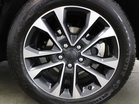 Used 2022 Jeep Grand Cherokee Overland image 9