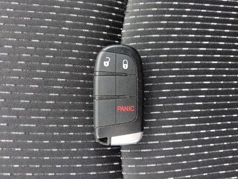 Used 2020 Dodge Journey SE w/ SE Popular Equipment Group FWD image 32