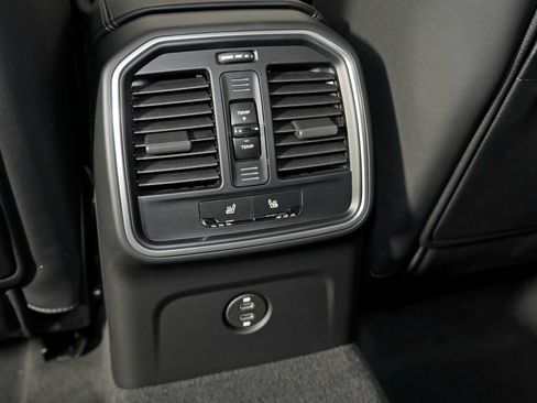 Certified 2026 Porsche Macan Turbo AWD/4WD image 36