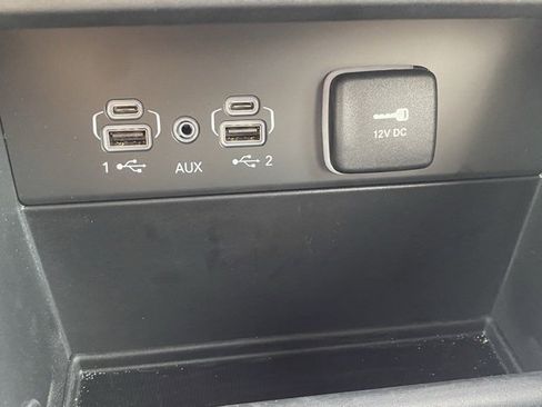 Used 2025 Jeep Grand Cherokee Limited image 23