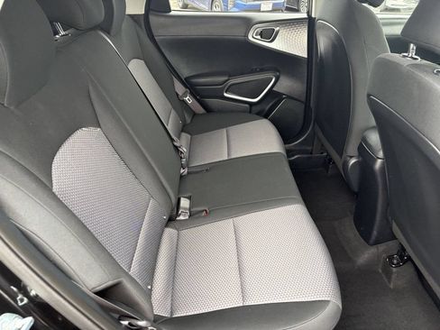 Used 2025 Kia Soul LX FWD image 18