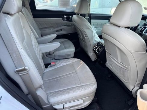 Certified 2022 Kia Sorento SX image 4