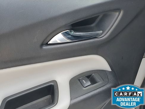 Used 2021 Chevrolet Equinox LS image 46