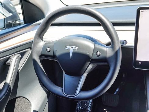Used 2023 Tesla Model Y Long Range AWD/4WD image 13