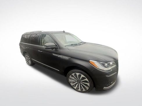 Used 2022 Lincoln Navigator Reserve image 2