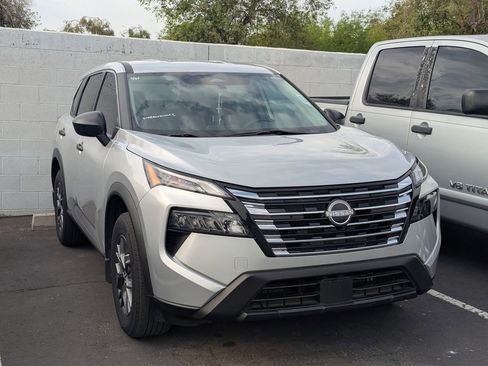 Used 2024 Nissan Rogue S image 4