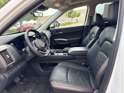 Used 2023 Nissan Pathfinder Platinum AWD/4WD image 7