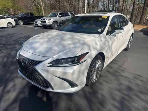 Used 2022 Lexus ES 300h Ultra Luxury w/ Accessory Package 2 image 13
